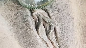 Sarışın Hint Bhabhi, Kaslı Bir Adam Tarafından Sıkı Amını Geriyor