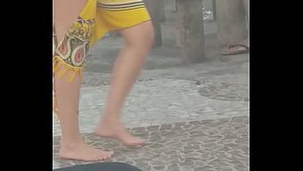 Şortlu Muhteşem Bir Amcığı Yakından Ve Kişisel Olarak Izleyin