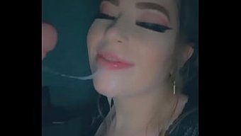 Amatör Genç Kız Ağzına Büyük Bir Yük Alır Ve Yutar