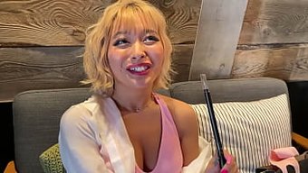 Fahişe Bir Kadın Çok Sıcak Bir Blowjob Yapıyor Ve Harika Bir Vücuda Sahip. Japon Ev Yapımı Porno.