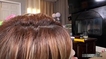 Üvey Babasının Yaramaz Latin Genç Kızı Alita Lee, Bu Pov Videosunda Cinsel Arzularını Yerine Getiriyor