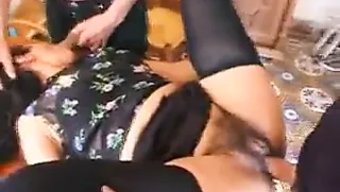 Olgun Kadınlar Amatör Videoda Anal Deliklerini Gerdiriyor
