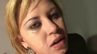 Amatör Latin Hizmetçiyle Femdom Eğitimi