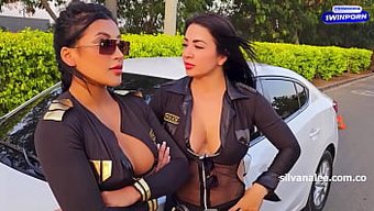 Iki Latin Subay, Büyük Popolu Mariana Martix Ve Silvana Lee, Spor Salonunda Büyük Bir Siyah Yarrağı Tutukluyorlar