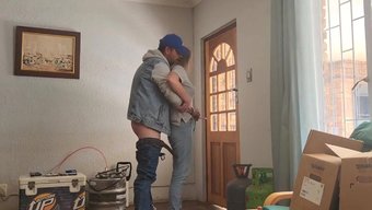Sevimli 18 Yaşındaki Sarışın Ilk Kez Sıkı Götünü Genişletiyor