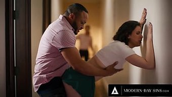 Casey Calvert'In Kayınvalideleriyle Olan Gizli Ilişkisi, Sıcak Bir Grup Seks Seansına Dönüşüyor.