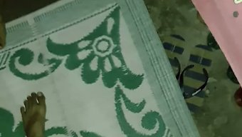 Hintli Çiftin Ev Yapımı Videosu Tutkulu Sikişlerini Sergiliyor