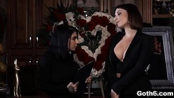 Ivy Lebelle, Hardcore Sekse Bayılan Ve Büyük Memelerine Boşalan Dolgun Bir Gotik Güzel.