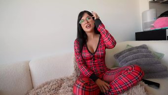 Effy Cutie'Nin Gotik Kankası Sik Yalama Pratiği Yapıyor Ve Çiğ Sikiliyor.
