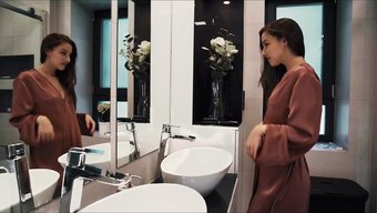 Amirah Adara Ve Clemence Audiard, Sıcak Bir Videoda Lezbiyen Seksin Tadını Çıkarıyorlar