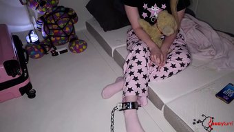 Itaatkâr Genç, Bdsm Videosunda Baskın Partnerine Oral Zevk Veriyor