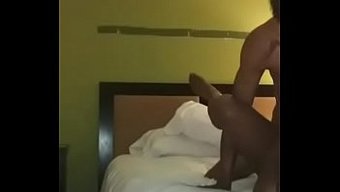 Lovedick1577'Nin Videosunda Bir Kadın Başka Bir Kadına Oral Zevk Veriyor.