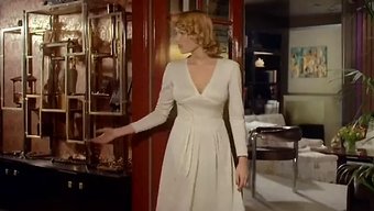 Brigitte Lahaie Sıcak Bir Videoda Başlıyor