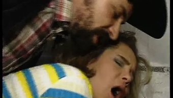 Kopyacı Çocuk Johnny, Azgın Milf Tarafından Sert Bir Videoda Sıkı Götünden Sikişiyor