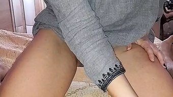 Büyük Doğal Göğüslere Sahip Azgın Milf, Üvey Oğlu Tarafından Hd Olarak Beceriliyor