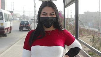 Büyük Kalçalı Latin Güzeli, Siyah Yarak Tarafından Arkadan Beceriliyor