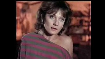 Retro Milf'Ler Sert Üçlü Eyleminde