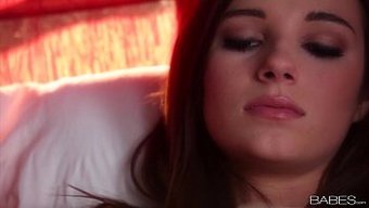 Genç (18+) Madison Morgan, Derin Solo Teninde