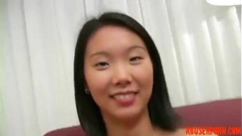 Asyalı Genç Katherine Lee Babası Tarafından Amatör Bir Videoda Beceriliyor