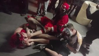 Ayak Fetişistleri Seviniyor! Üç Palyaço Aşağılayıcı Bir Ayak Orgisine Giriyor