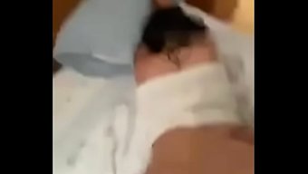 Kocaman Götü Olan Bir Kız, Arkadaşı Tarafından Kayda Alınıyor.