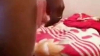 Desi Hint Bhabhi, Kocasından Web Kamerasında Anal Zevk Alıyor