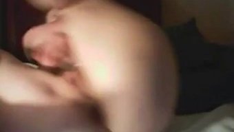 Sarışın Kız Mastürbasyon Yapıyor Ve Amını Yakın Çekimde Açıyor