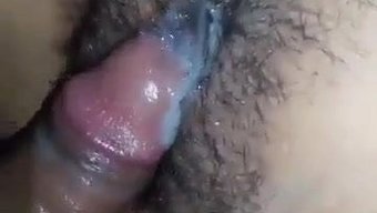 Tüylü Arap Milf Sert Beceriliyor Ve Boşalıyor