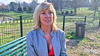 46 Yaşındaki Amatör Milf Emmy Kristen, Büyük Doğal Göğüsleriyle Sert Seksin Tadını Çıkarıyor