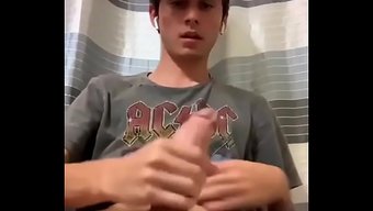 Sıcak Bir Twink Bitişiyle Gay Yüz Sahnesi.