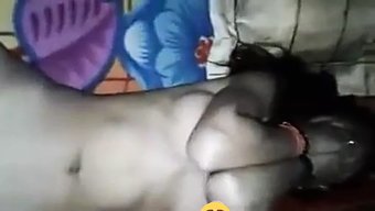 Olgun Hintli Kadın Genç Sevgilisine Oral Zevk Veriyor