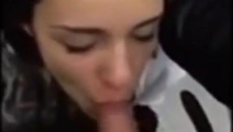 Sıkışmış Bir Asansörde Oral Seks