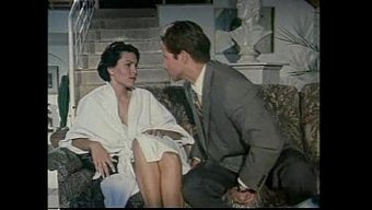 Italyan Vintage Porno, Kocasını Aldatan Sıcak Bir Karıyla
