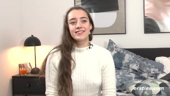 Leipzig'Den Yoga Eğitmeni Medea, Büyük Bir Dildo Ile Solo Zevk Alıyor.