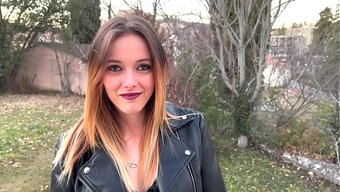 Skyla, Muhteşem Bir Sahnede Üç Alet Tarafından Sırayla Beceriliyor.