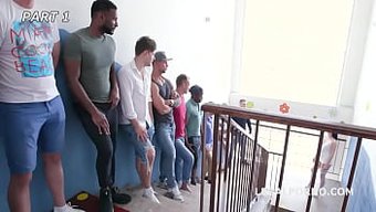 Nicole Black'In Sert Bir Videodaki Inanılmaz Performansı