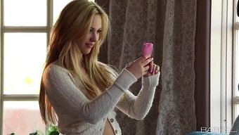 Babes.Com'Un Öğleden Sonra Kızları: Holly Michaels'In Göğüsleri Ve Lezbiyen Zevkleri