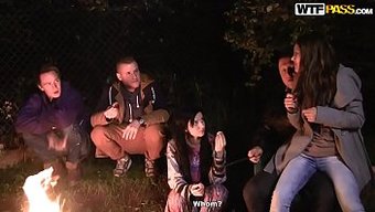 Üniversite Öğrencileri Yurt Odasında Vahşi Seks Yapıyor