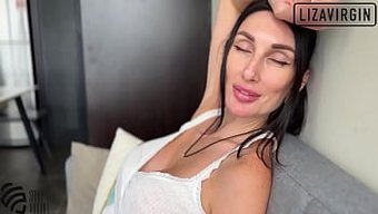Üvey Anne, Üvey Oğlundan Oral Zevk Alıyor, Samimi Bir Videoda.