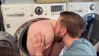 I Fuck My Stepmom Stuck In The Washing Machine And Give Her A Creampie - Steve Rickz