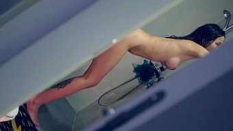 Amatör Üvey Kız Kardeş, Duşta Dildo Kullanırken Yakalandı