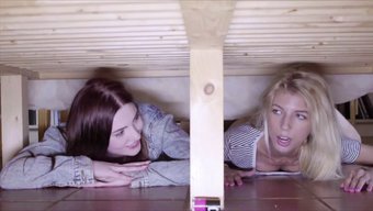 Coed College'Da Mia Evans Ve Missy Luv Ile Üçlü Aşk
