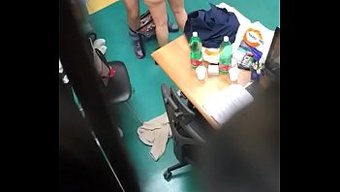 Üniversite Öğretmeni Öğrenciyi Yurt Odasında Beceriyor