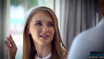 Genç Melody Marks, Iyi Donanımlı Bir Partnerle Sert Seksin Tadını Çıkarıyor