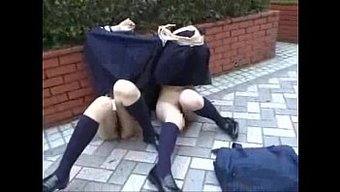 Sıcak Bir Genç (18+) Okul Tuvaletinde Sikişiyor