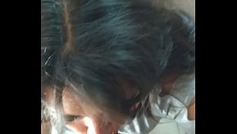 Latina Porno Yıldızı Maria, Büyük Bir Yarrağı El Işi Ve Oral Seks Yapıyor