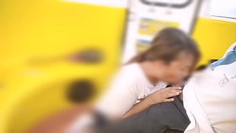 Filipinli Kadının Ferris Tekerleğinde Cesurca Penis Emme Yolculuğu