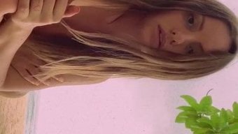 Alexandra Stan'In Avrupalı Cazibesi Plajda