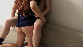 Bu Gerçek Lezbiyen Çiftin Videosunda Yüksek Sesle Inleme Ve Sevimli Iç Çamaşırı Var