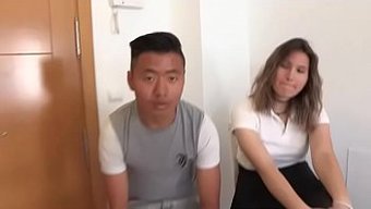 Avrupalı Milf Alexia Ve Büyük Aletli Arkadaşı Amatör Tavsiyelerde Bulunuyor